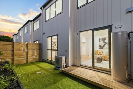 Photo of property in 1/113 Beach Road, Te Atatu Peninsula, Auckland, 0610