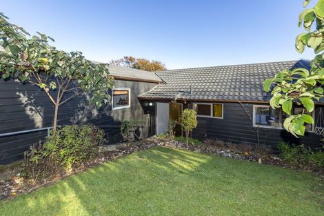 Photo of property in 30a Kakariki Grove, Waikanae, 5036