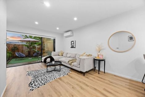 Photo of property in 5/9 Flanshaw Road, Te Atatu South, Auckland, 0610