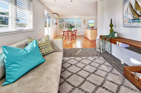 Photo of property in 1 Trojan Crescent, New Lynn, Auckland, 0600