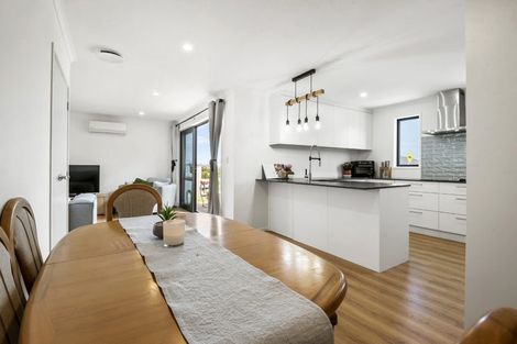 Photo of property in 17 Omahuru Road, Glenbrook, 2681