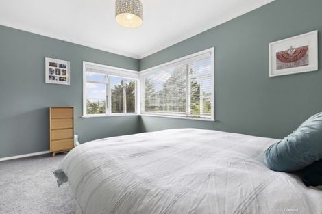 Photo of property in 11 Pinkerton Grove, Newlands, Wellington, 6037