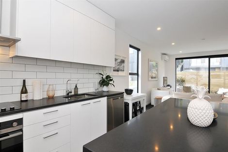 Photo of property in 2/20 Trent Street, Island Bay, Wellington, 6023