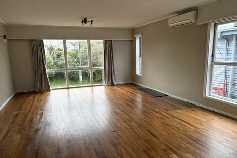 Photo of property in 33 Black Rock Road, Newlands, Wellington, 6037