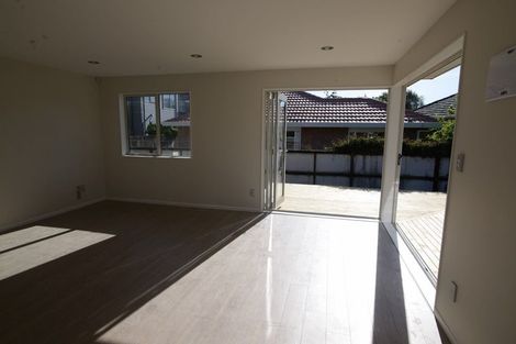 Photo of property in 6 Kaumatua Place, Te Atatu Peninsula, Auckland, 0610