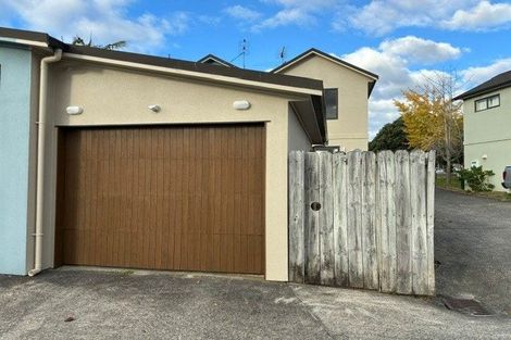 Photo of property in 35 Spalding Rise, Golflands, Auckland, 2013