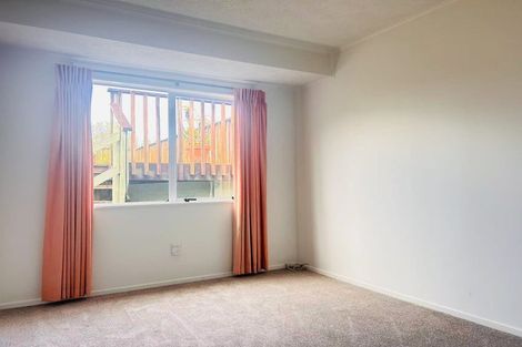 Photo of property in 22 Tetrarch Place, Totara Vale, Auckland, 0629