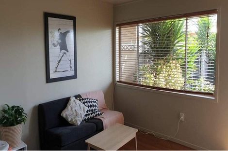 Photo of property in 6/28 William Bond Street, Stanley Point, Auckland, 0624