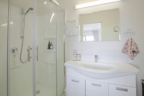 Photo of property in 101b Wynyard Crescent, Fernhill, Queenstown, 9300