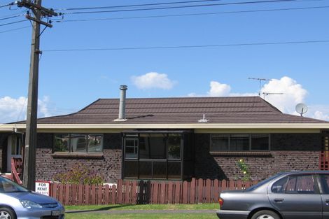 Photo of property in 1/9-11 Masterton Road, Rothesay Bay, Auckland, 0630