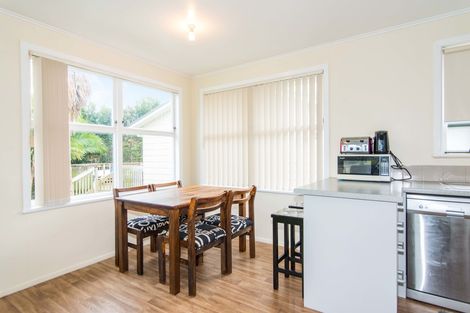 Photo of property in 37 Tarata Crescent, Mangere Bridge, Auckland, 2022