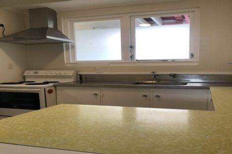 Photo of property in 2/18 Agra Crescent, Khandallah, Wellington, 6035