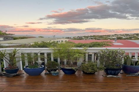 Photo of property in 2/2 Kiteroa Terrace, Rothesay Bay, Auckland, 0630