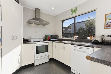 Photo of property in 2/14 Norman Road, Titirangi, Auckland, 0604