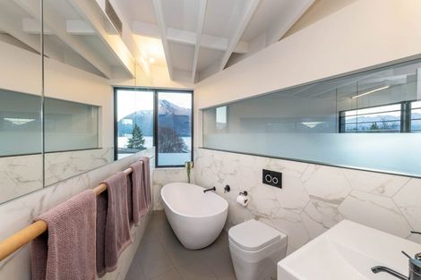 Photo of property in 9 Beacon Point Road, Wanaka, 9305