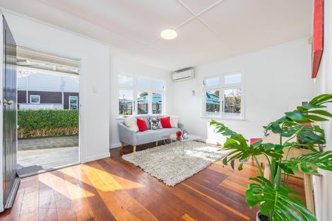 Photo of property in 124 Mangere Road, Otahuhu, Auckland, 1062