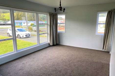 Photo of property in 122 George Street, Hikurangi, 0114