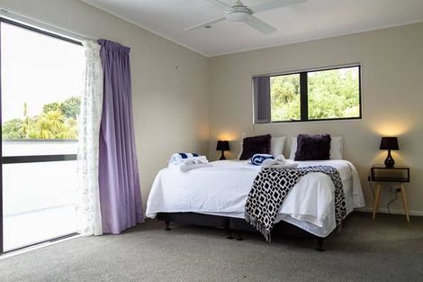 Photo of property in 24a Korotaha Terrace, Rothesay Bay, Auckland, 0630