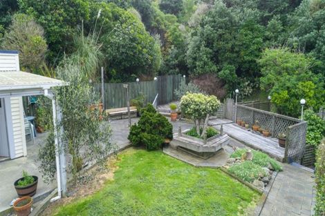 Photo of property in 16 Cave Road, Houghton Bay, Wellington, 6023