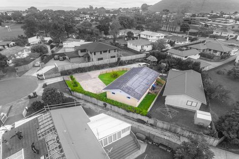 Photo of property in 37 Tarata Crescent, Mangere Bridge, Auckland, 2022