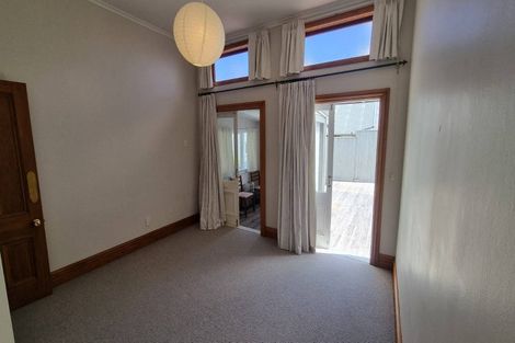 Photo of property in 94 Kelburn Parade, Kelburn, Wellington, 6012