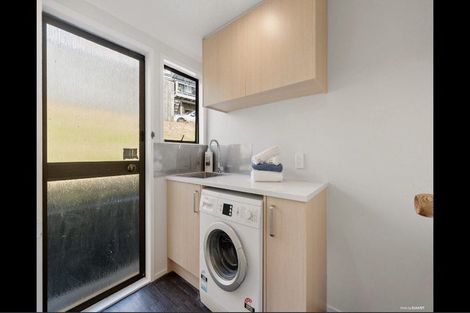 Photo of property in 1/324 Glenfield Road, Glenfield, Auckland, 0629