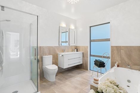 Photo of property in 16 Harbour View Heights, Picton, 7220