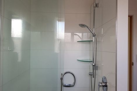 Photo of property in 2/37 Shakespeare Road, Milford, Auckland, 0620