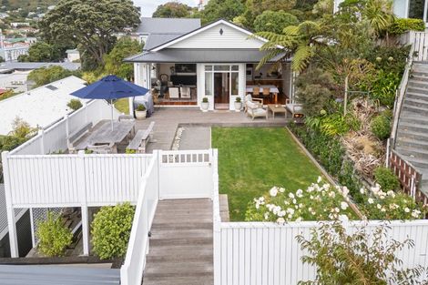 Photo of property in 25 Waikato Street, Island Bay, Wellington, 6023