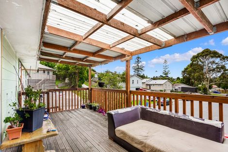 Photo of property in 20 Reinga Place, Massey, Auckland, 0614