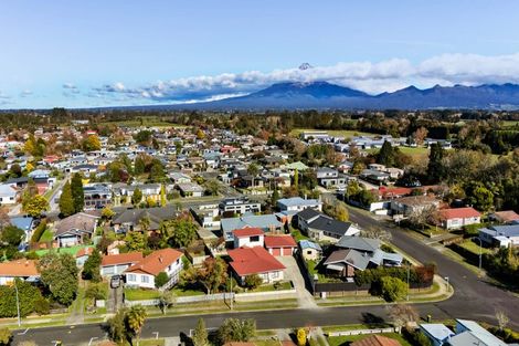 Photo of property in 37 Kowhai Street, Inglewood, 4330