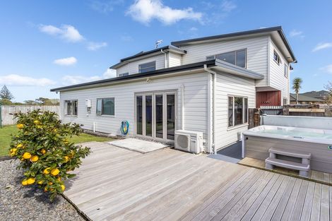 Photo of property in 61 Quadrant Heights, Paraparaumu, 5032