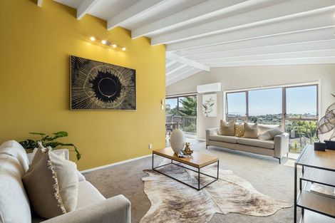 Photo of property in 9 Malters Place, Browns Bay, Auckland, 0630