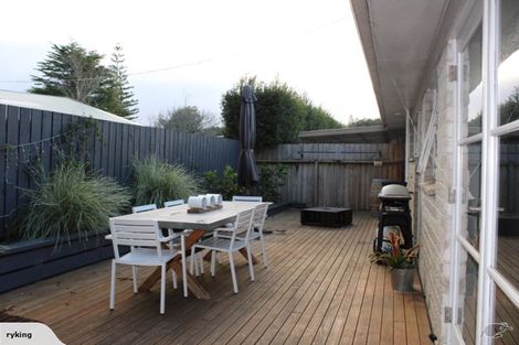 Photo of property in 2/112 Ennis Avenue, Pakuranga Heights, Auckland, 2010