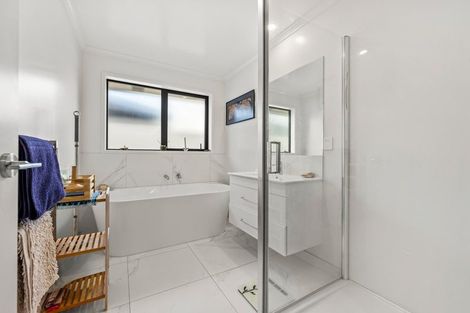 Photo of property in 4 Te Taniwha Road, One Tree Point, 0118