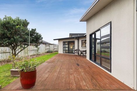 Photo of property in 6 Trump Place, Kelvin Grove, Palmerston North, 4414