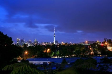 Photo of property in 50 Fowler Street, Northcote, Auckland, 0627