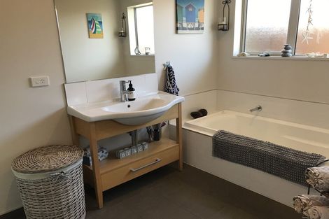 Photo of property in 16 Hakatere Road, Pegasus, 7612