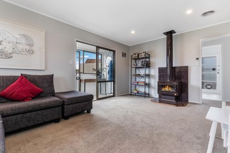 Photo of property in 1 Oakmont Place, Wattle Downs, Auckland, 2103