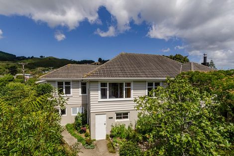 Photo of property in 22 Raroa Terrace, Tawa, Wellington, 5028