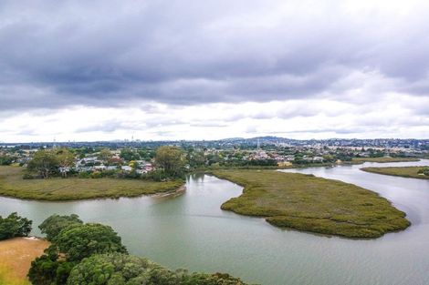 Photo of property in 43 Beaubank Road, Kelston, Auckland, 0602