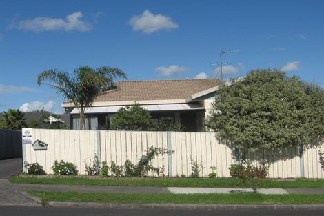 Photo of property in 8 De Quincey Terrace, Highland Park, Auckland, 2010