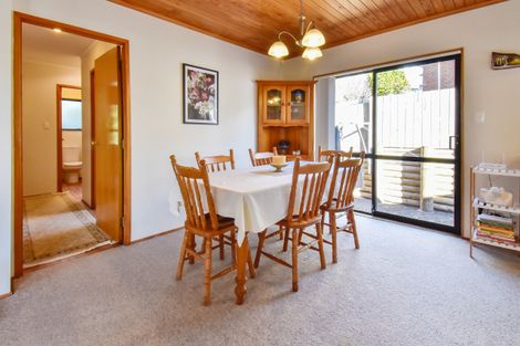 Photo of property in 2/12 Spears Place, Botany Downs, Auckland, 2010