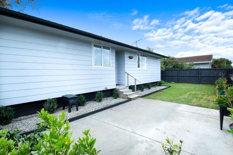 Photo of property in 2/17 Glen Road, Ranui, Auckland, 0612