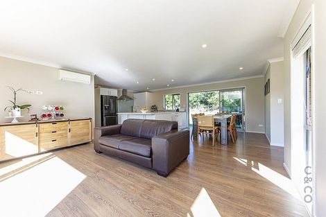 Photo of property in 23 Crabb Fields Lane, Riverhead, 0820