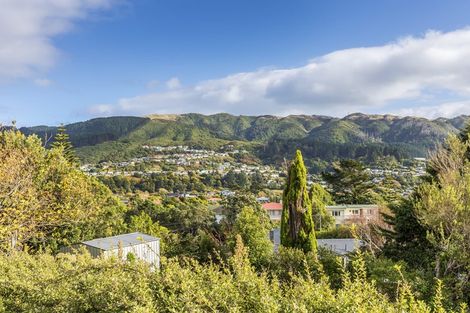 Photo of property in 34 Raroa Terrace, Tawa, Wellington, 5028