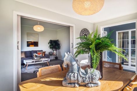 Photo of property in 1/72 Lynwood Road, New Lynn, Auckland, 0600