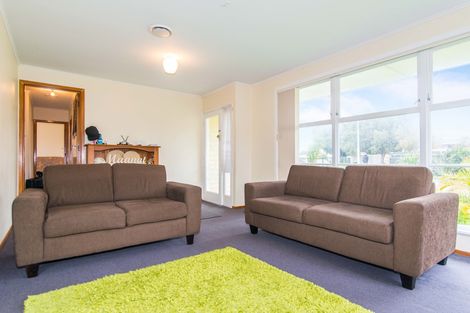 Photo of property in 37 Tarata Crescent, Mangere Bridge, Auckland, 2022