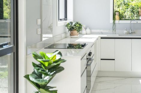 Photo of property in 10 Winnie Close, Acacia Bay, Taupo, 3330