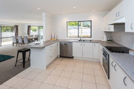 Photo of property in 11a Pegler Drive, Howick, Auckland, 2014